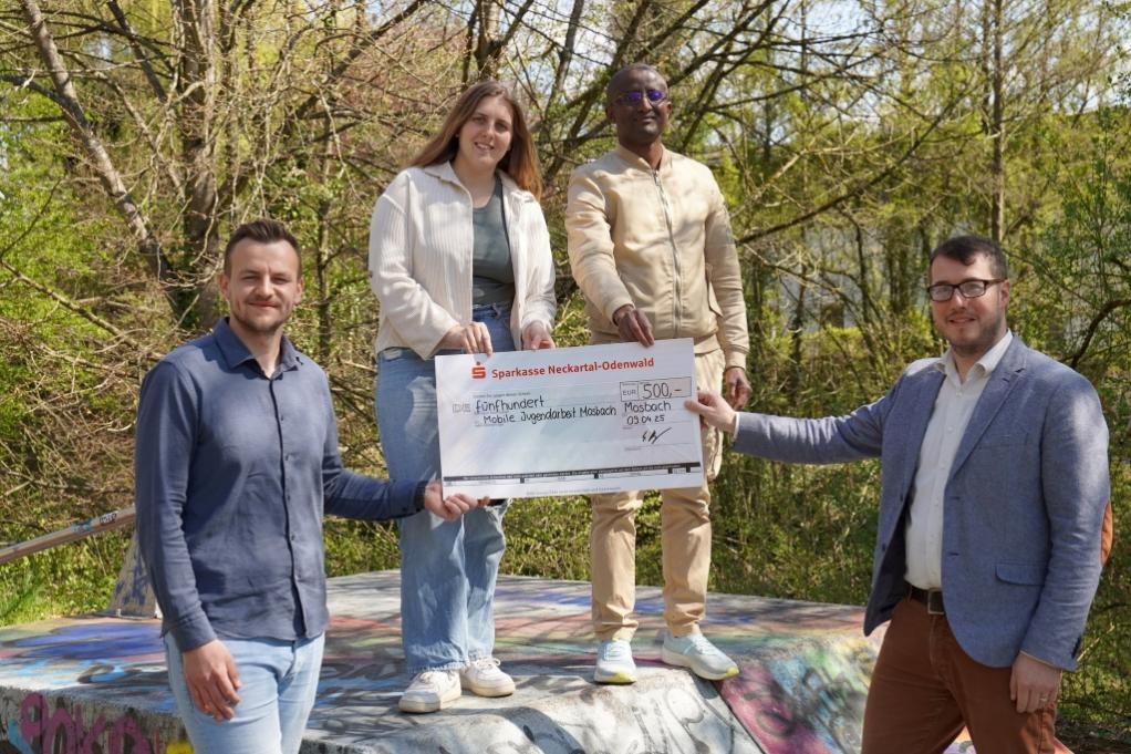 Kraus, Sophie, Sihan+Hoeffgen bei der Spendenübergabe