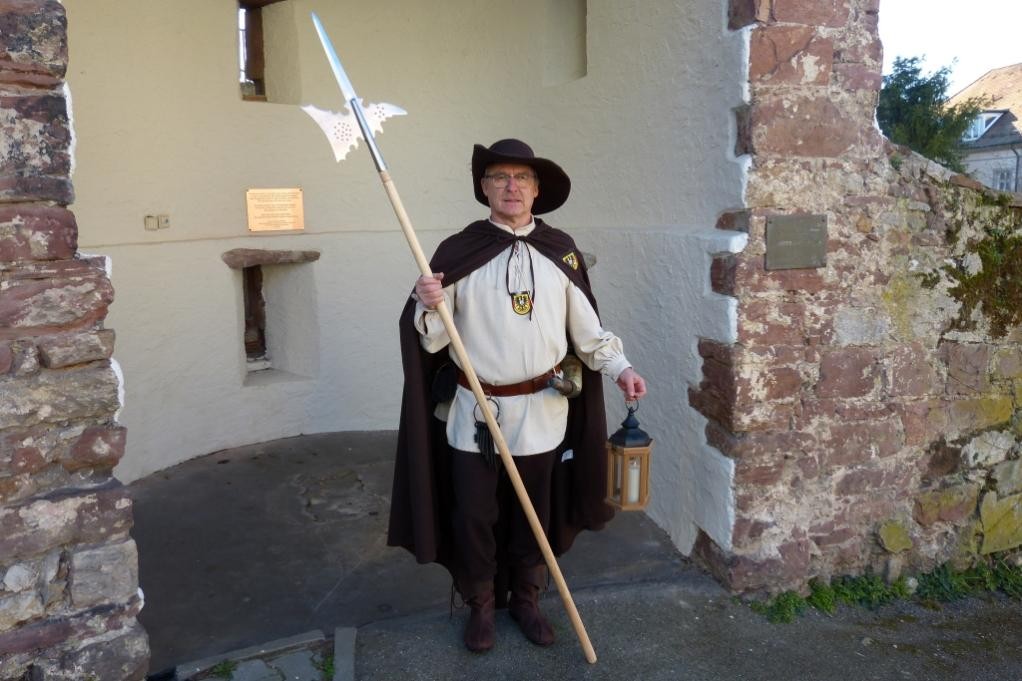 Nachtwächter Heck kennt alle Geschichten aus dem Mittelalter und gibt diese stilecht und mit passendem Dialekt wieder. ©Stadt Mosbach&nbsp;