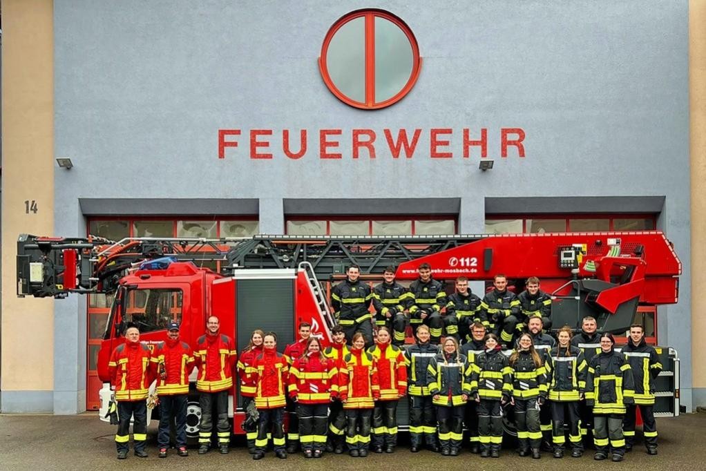 Neue Einsatzkräfte aus den Feuerwehren Adelsheim, Aglasterhausen, Binau, Billigheim, Elztal, Fahrenbach, Limbach, Mosbach, Mudau, Neckargerach, Neunkirchen und Waldbrunn. ©Feuerwehr Mosbach