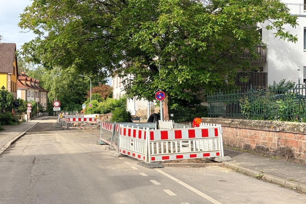 Die Arbeiten in der Fahrradstraße „Am Henschelberg“ verzögern sich wegen Personalausfalls um rund einen Monat. Neues geplantes Bauende ist der 31. Juli 2026. ©Stadt Mosbach Die Arbeiten in der Fahrradstraße „Am Henschelberg“ verzögern sich wegen Personalausfalls um rund einen Monat. Neues geplantes Bauende ist der 31. Juli 2026. ©Stadt Mosbach