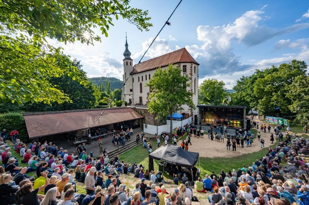 Folk am Neckar 2026: Internationales Folkfestival vom 31. Juli bis 1. August im Burggraben Mosbach-Neckarelz. 7 Bands, 2 Bühnen, Camping & tolle Atmosphäre! ©Thomas Kottal
