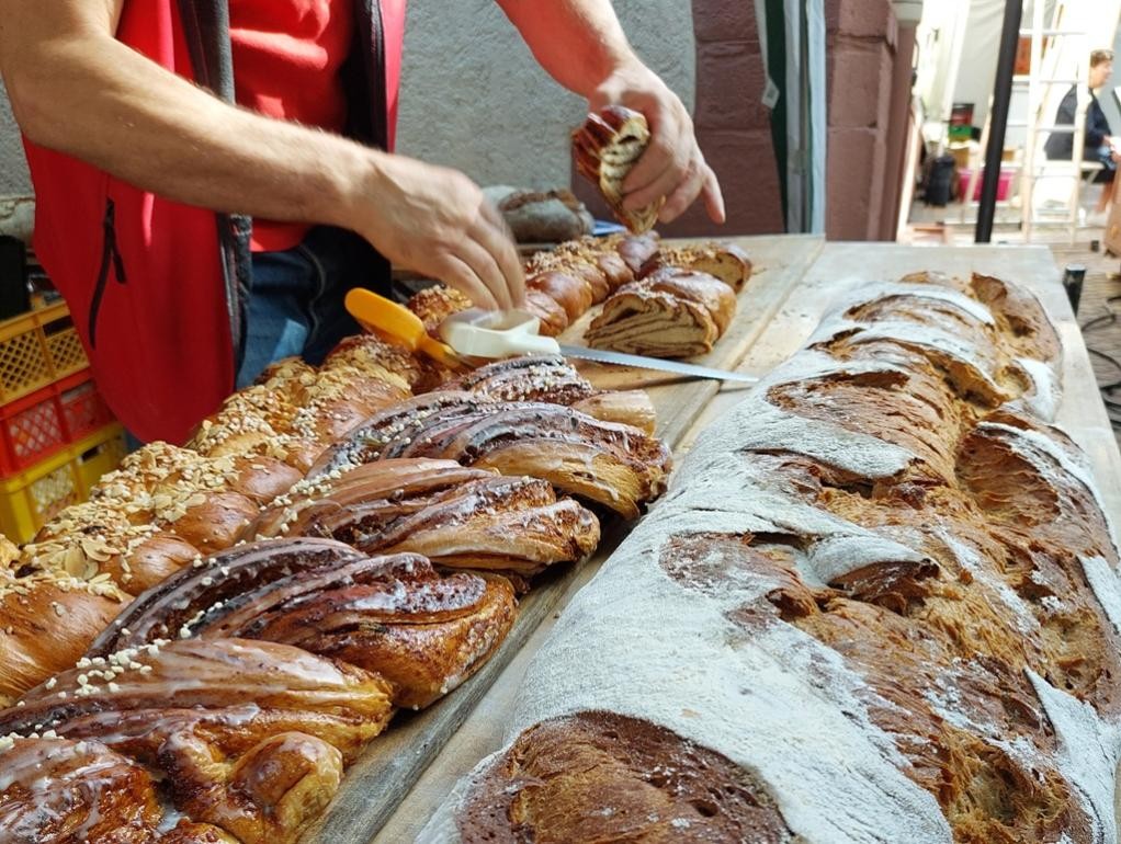 Frisches Brot und regionale Handwerkskunst auf dem Kurpfälzer Genießermarkt. ©Stadt Mosbach Frisches Brot und regionale Handwerkskunst auf dem Kurpfälzer Genießermarkt. ©Stadt Mosbach
