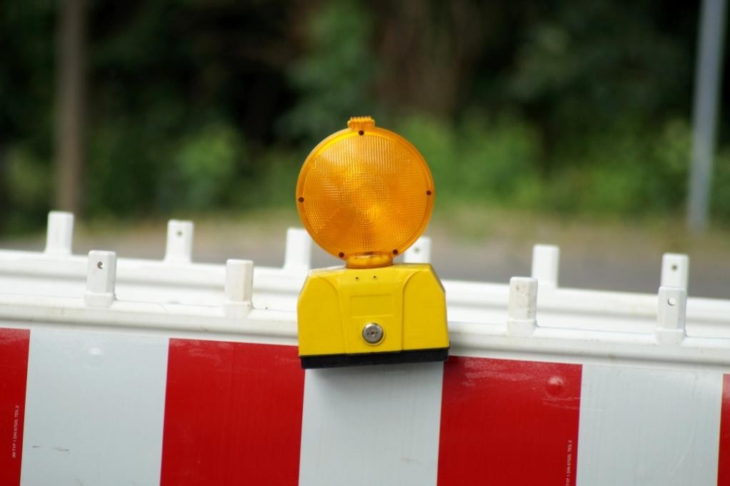 Wegen Ausbauarbeiten und neuer Beleuchtung ist der Radweg zwischen Neckarelz und Dr.-Hans-Wey-Brücke voll gesperrt. ©iStock