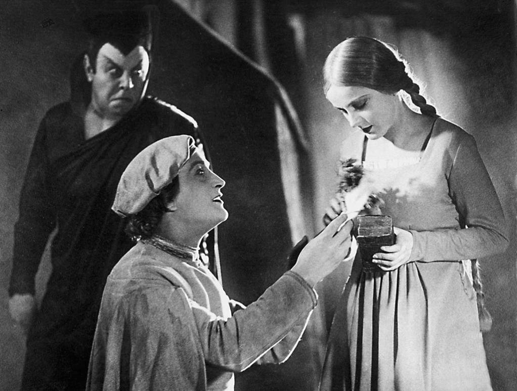 Von links: Emil Jannings als Mephisto, Gösta Ekman als Faust und Camilla Horn als Gretchen. ©Filmmuseum München&nbsp;